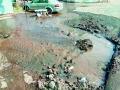 वाहिनी फुटल्याने पाण्याचा अपव्यय - Marathi News | Water wastage due to the discharge of the channel | Latest nashik News at Lokmat.com