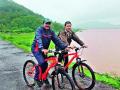 तहसीलदारांनी केली सायकलवरून पाहणी - Marathi News | Tahsildar inspects bicycles | Latest nashik News at Lokmat.com