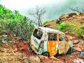 ताम्हिणी घाटात एका कारमध्ये आढळले जळालेले दोन मृतदेह - Marathi News | Two burnt dead bodies were found in a car in the Tamhini Ghat | Latest crime News at Lokmat.com