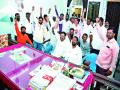 तहसील कार्यालयात शिवसैनिकांचा ठिय्या - Marathi News | Shivsainik's stance in the Tehsil office | Latest nashik News at Lokmat.com