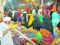 रमजानसाठी बाजारपेठ सजली - Marathi News | The market for Ramadan is decorated | Latest yavatmal News at Lokmat.com