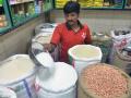 कोल्हापूर : गहू, रवा, मैदा कडाडला, तेलाची फोडणीही महागली - Marathi News | Kolhapur: Wheat, Rava, Maida Kadad, Oil Essential Oil, Oil prices fall, Vegetable prices fall | Latest kolhapur News at Lokmat.com