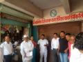 जिल्हा बँकेच्या आडगाव शाखेला शेतकऱ्यांनी ठोकले टाळे - Marathi News | Farmers blocked the Adgaon branch of the District Bank | Latest nashik News at Lokmat.com