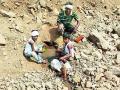 पात्र खोदून झऱ्यांचा शोध - Marathi News | Search for fossils of character excavated | Latest bhandara News at Lokmat.com