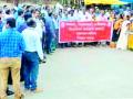 मागण्यांसाठी राज्य कर्मचाऱ्यांची निदर्शने - Marathi News | State workers' demonstrations for the demands | Latest chandrapur News at Lokmat.com