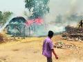 तणसाच्या ढिगांना आग - Marathi News | Fire to hefty weeds | Latest chandrapur News at Lokmat.com