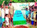 नक्षल्यांकडून हत्या झालेल्याचे गावकऱ्यांनी बांधले स्मारक - Marathi News | Monument built by villagers killed by Maoists | Latest gadchiroli News at Lokmat.com