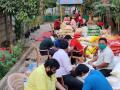 गरजु कुटुंबियांना युवक मित्र मंडळाकडून धान्य वाटप - Marathi News | Distribution of food from the Youth Friendship Board to needy families | Latest nashik News at Lokmat.com