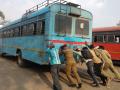 नादुरूस्त बसमुळे विद्यार्थी त्रस्त - Marathi News | Student suffering from bad bus | Latest nandurbar News at Lokmat.com