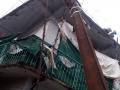 परभणी: गंजलेला खांब इमारतीवर कोसळला - Marathi News | Parbhani: The rusty pillar collapsed on the building | Latest parabhani News at Lokmat.com