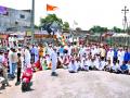 सटाण्यात राष्टÑवादीचा रास्ता रोको - Marathi News | Stop the nation's plaintiff's way | Latest nashik News at Lokmat.com
