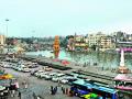 गंगाघाटावर वाहतुकीची कोंडी - Marathi News |  Gangetic traffic congestion | Latest nashik News at Lokmat.com
