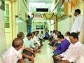 शिक्षणाधिकारी कार्यालयात शिक्षकांनी मांडले ठाण - Marathi News | The teacher organized the education officer's office | Latest nagpur News at Lokmat.com