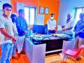 व्यावसायिकांची दुकानाची वेळ वाढविण्याची मागणी - Marathi News | Professionals demand increased shop hours | Latest nashik News at Lokmat.com