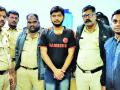 एटीएम फोडणाऱ्या तरुणाला पकडले - Marathi News | Young man caught in ATM robbery | Latest sangli News at Lokmat.com
