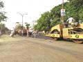 अशोक वाटिका- रेल्वेस्थानकाच्या डांबरीकरणास अखेर प्रारंभ - Marathi News | Road pathchin work begins in akola city | Latest akola News at Lokmat.com