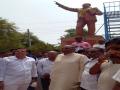 धुळ्यात पुतळ्याची विटंबनाप्रकरणी माथेफिरुला अटक करा - Marathi News | Arrested Mathafiru in the case of statue in Dhule | Latest dhule News at Lokmat.com