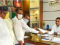 शेतमाल खरेदी करणाऱ्या व्यापाऱ्यांना परवाना सक्तीचा करण्याची गरज - Marathi News | The need to make licensing compulsory for traders buying commodities | Latest nandurbar News at Lokmat.com