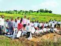 पेठ पंचायत समितीने बांधला वनराई बंधारा - Marathi News | Vanrai Bandra built by Peth Panchayat Samiti | Latest nashik News at Lokmat.com