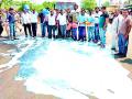 दूध उत्पादकांचा शासनाविरोधात एल्गार - Marathi News | Elgar against the government of milk producers | Latest vardha News at Lokmat.com