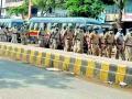 दगडफेकीनंतर दारव्ह्यात पोलिसांची छावणी - Marathi News | Police camp in Darwaza after stone pelting | Latest yavatmal News at Lokmat.com