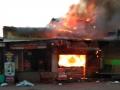 लातूरच्या गंजगोलाईतील किराणा दुकान आगीत खाक - Marathi News | a grocery shop burn in Latur's Ganjgolai area | Latest latur News at Lokmat.com