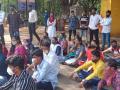 निकालाच्या फेरमूल्यांकनासाठी विद्यापीठात विद्यार्थ्यांचा ठिय्या - Marathi News | Students sit in the university for re-evaluation of results | Latest kolhapur News at Lokmat.com