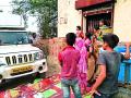 दारू दुकानापुढे महिलांचा ठिय्या - Marathi News | The women strained before the liquor shop | Latest amravati News at Lokmat.com