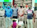 चारचाकीसह १०.२७ लाखांचा गुटखा जप्त - Marathi News | Gutka worth Rs 10.27 lakh seized | Latest amravati News at Lokmat.com