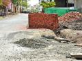 बांधकाम साहित्य उठले अकोलेकरांच्या जीवावर! - Marathi News | The construction material on the road, citizen get problems | Latest akola News at Lokmat.com