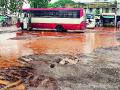 खड्ड्यांमुळे बसस्थानक झाले जलमय - Marathi News | Due to the pits, the bus station became watertight | Latest maharashtra News at Lokmat.com