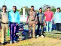 लोखंडी सळ्यांसह गुन्ह्यातील चारचाकी वाहनही केले जप्त - Marathi News | The four-wheeler was also seized along with iron rods | Latest gondia News at Lokmat.com