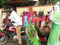 पिंपळगाव पोलीस ठाण्याच्या आवारात महिलेला मारहाण; एक ताब्यात - Marathi News | Woman beaten in Pimpalgaon police station premises; In possession of one | Latest nashik News at Lokmat.com