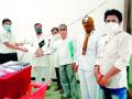 सिन्नर तालुक्यात शेतकऱ्यांना खते देण्याची मागणी - Marathi News | Demand for abundant fertilizer to farmers in Sinnar taluka | Latest nashik News at Lokmat.com