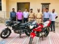 मोबाइलसह मोटारसायकलची चोरी करणा-या अट्टल चोरटयास अटक - Marathi News | Accused of byke theft arrested by Thane Police | Latest thane News at Lokmat.com