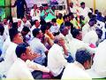 पांढरकवडात काँग्रेसचे धरणे आंदोलन - Marathi News | Dharna movement of Congress in White House | Latest yavatmal News at Lokmat.com