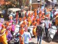 मराठमोळी नऊवारी परिधान करून महिलांची कलमठमध्ये दुचाकी रॅली - Marathi News | Two-wheeler rally in women's dress by wearing Marathomoli Navy | Latest sindhudurga News at Lokmat.com
