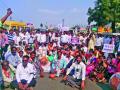 हिंगण्यात राष्टÑवादीचा रास्तारोको - Marathi News | The President of the Hing, the Raddaroku of the Plaintiff | Latest nagpur News at Lokmat.com