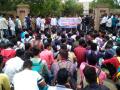 माजलगावात विद्यार्थ्यांची उपविभागीय कार्यालयावर निदर्शने - Marathi News | Demonstrations at the sub-divisional office of the students at Majalgaon | Latest beed News at Lokmat.com