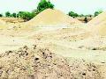 नरव्हा रेती घाटावर रेतीचा अवैध उपसा - Marathi News | Illegal extraction of sand on Narva sand dunes | Latest bhandara News at Lokmat.com