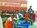 बुलडाणा : विकतच्या पाण्यासाठीही रांगा! - Marathi News | Buldana: Line for water to buy! | Latest buldhana News at Lokmat.com