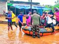 पुराच्या पाण्याने भामरागड जलमय - Marathi News | Bhamragad waterlogged with flood water | Latest gadchiroli News at Lokmat.com