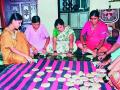 लगबग : वाळवणाचे पदार्थ केवळ देशपातळीवरच नाही, तर जगभरात पाठवले जात आहेत उन्हाळी वाळवणामुळे महिलांना मिळतेय रोजगाराची संधी - Marathi News | Dry: Dry foods are not only available on the countryside, but are also being sent around the world. | Latest nashik News at Lokmat.com