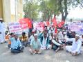 सटाणा तहसीलसमोर ठिय्या आंदोलन - Marathi News |  Agitation against Satana Tehsil | Latest nashik News at Lokmat.com