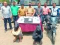 जबरी चोरी करणाऱ्या ‘इराणी’ टोळीतील दोघे जेरबंद - Marathi News | Two members of Iranian gang arrested for robbery | Latest vardha News at Lokmat.com