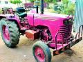 कृषी उपयोगाचे ट्रॅक्टर पांढरकवडाच्या रस्त्यावर - Marathi News | Tractor of agricultural use on the road to the white road | Latest yavatmal News at Lokmat.com