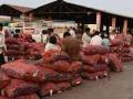 येवला बाजार समितीतील अनागोंदीने शेतकरी त्रस्त - Marathi News | Farmers suffer from chaos in Yeola market committee | Latest nashik News at Lokmat.com