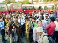 नागपुरात ‘आपली बस’ सेवा तीन तास ठप्प - Marathi News | Nagpur's 'Your Bus' service jammed for three hours | Latest nagpur News at Lokmat.com
