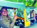 आॅटोरिक्षातील आरसे काढले बाहेर - Marathi News | Out of the matched mirror in the autorickshaw | Latest amravati News at Lokmat.com