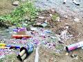 फटाक्यांचा कचरा पसरला रस्त्यावर - Marathi News | Fire crackers spread on the road | Latest bhandara News at Lokmat.com